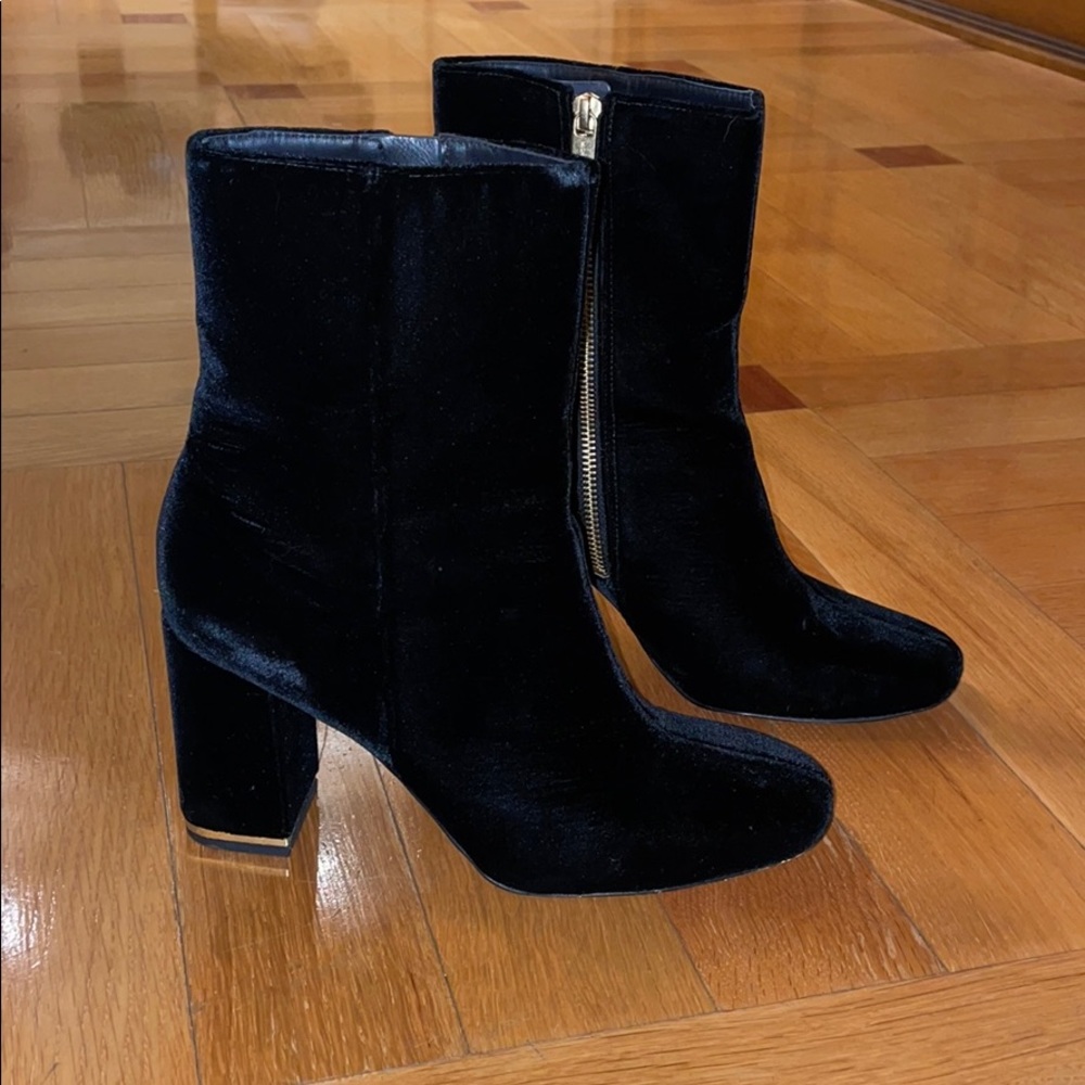 Michael Kors Ursula Bootie velvet
